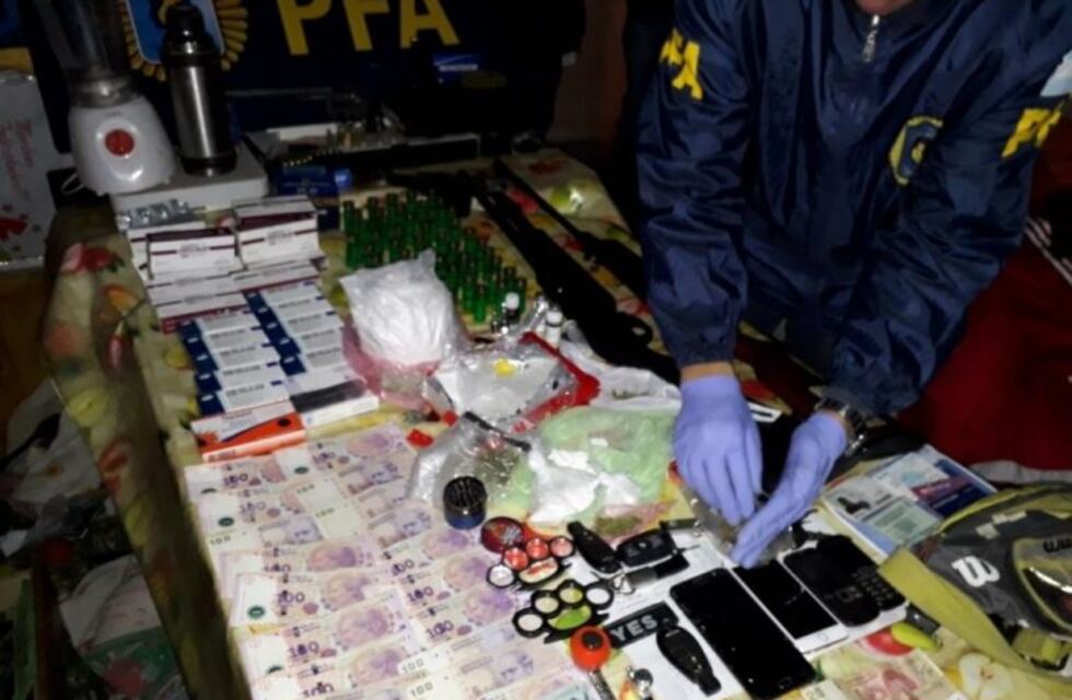 Mega operativo: encuentran drogas, municiones y vehículos carísimos