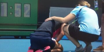 Una tenista debió abandonar la calificación del Australia Open por el humo de los incendios (Foto: captura video)