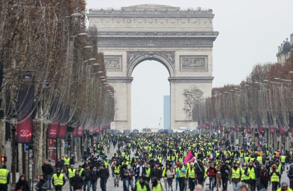Los "chalecos amarillos" impactan en el turismo en Francia