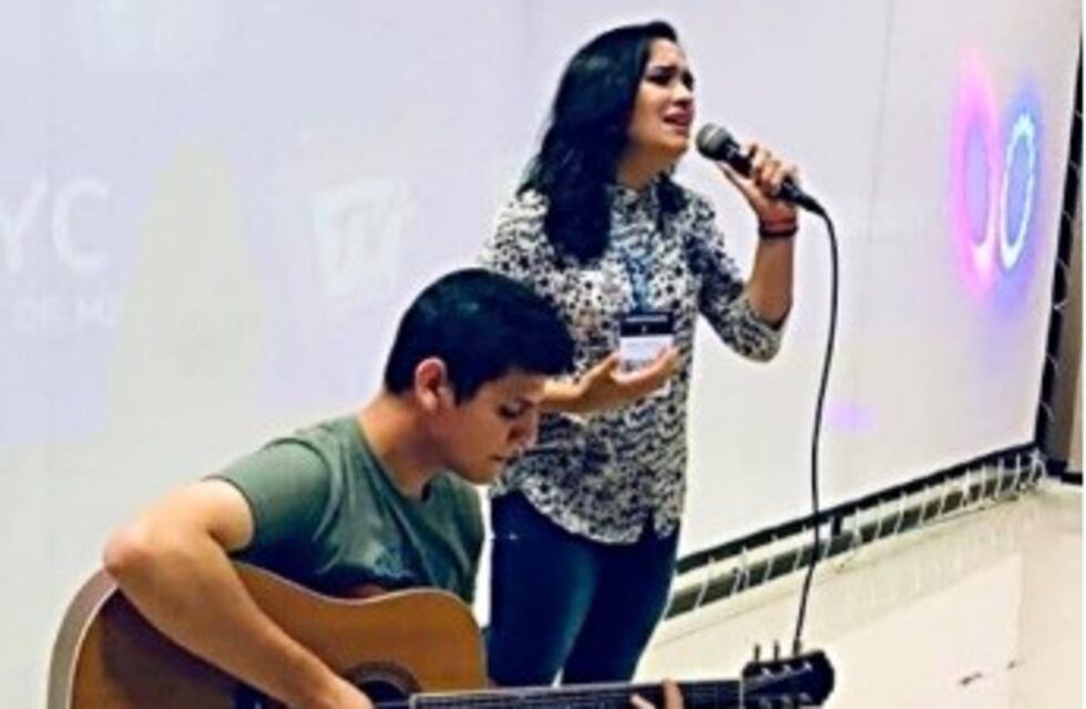 La cantante Andrea Velázquez finalista de "Nuestros Talentos"