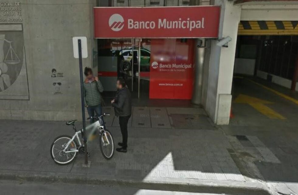 En otra salidera, delincuentes abordaron a una mujer que salía del cajero frente a Tribunales