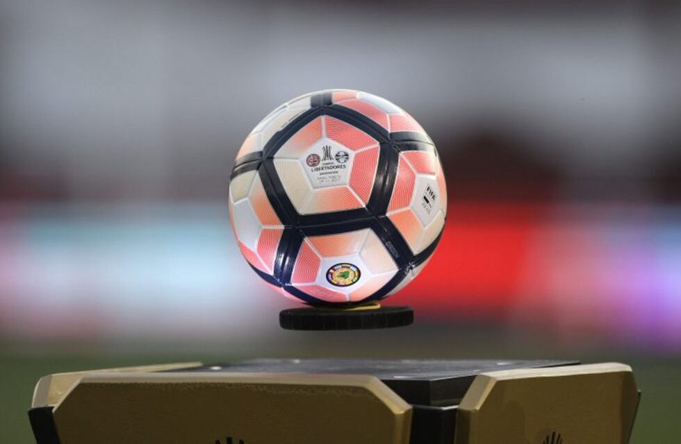 Lanús-Gremio: la pelota de la final que levita