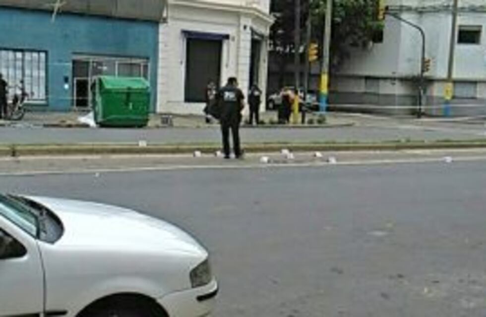 Un herido grave tras un tiroteo entre bandas en barrio Echesortu