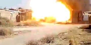 Momento en que se produce la explosión en el interior de una de las viviendas en el barrio La Favrorita\u002E