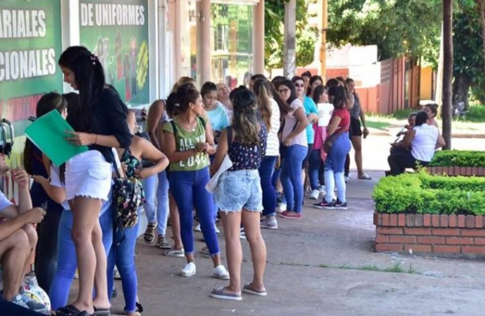 Dos cuadras de cola por una convocatoria laboral en una estación de servicio de Posadas