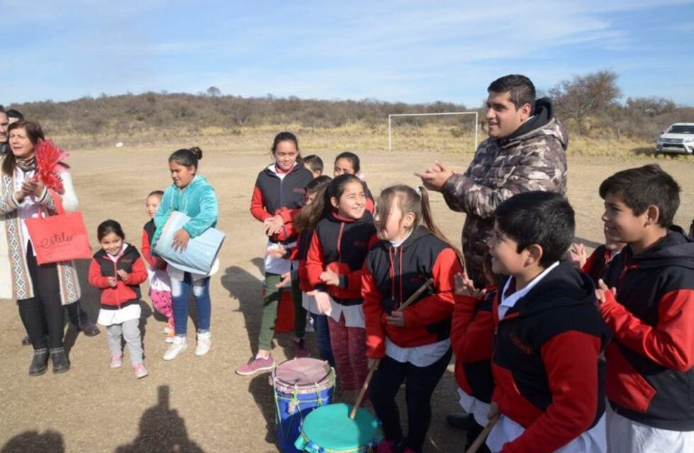La escuela rural que fabricó un robot se conectará a Internet