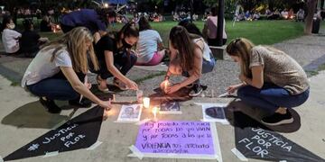 Vecinos y amigos de la integrante de la Federación Juvenil Comunista (FJC) se sumaron a la manifestación este sábado\u002E (Portal Pellegrinense)