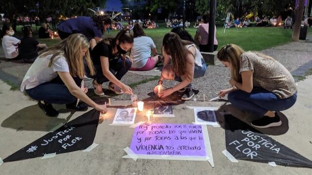 Vecinos y amigos de la integrante de la Federación Juvenil Comunista (FJC) se sumaron a la manifestación este sábado\u002E (Portal Pellegrinense)