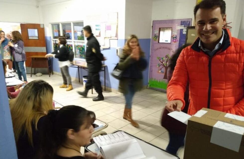 Elecciones en Tierra del Fuego: votó el candidato de Forja a la Intendencia de Ushuaia Gustavo Ventura