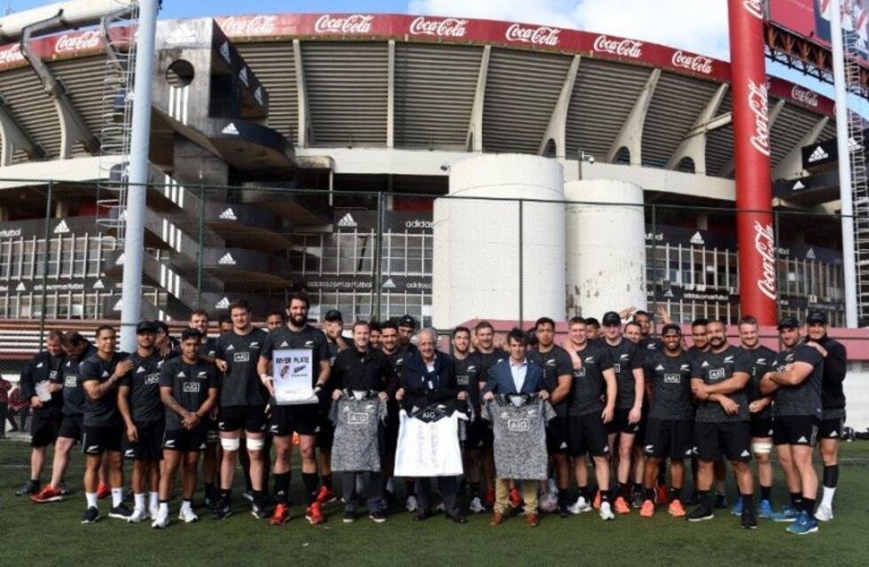 Los All Blacks siguen de gira: ahora visitaron el Monumental
