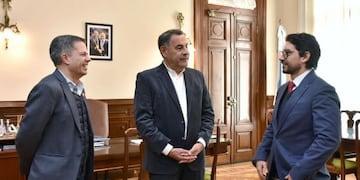 Más de 100 ciudadanos peruanos fueron atendidos en una jornada consular desarrollada en la UNSTA.