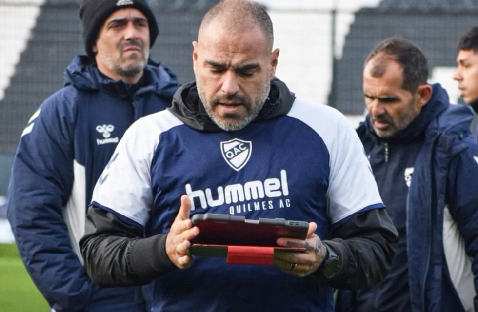¡Como en un reality show! El entrenador de Quilmes fue despedido de la manera más insólita