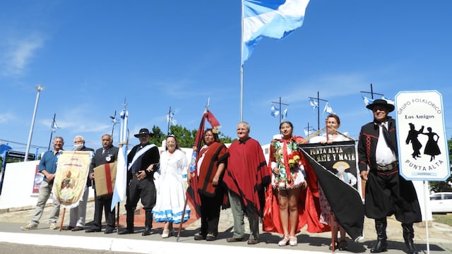 Acto por el 34° aniversario del Monumento a las Provincias.
