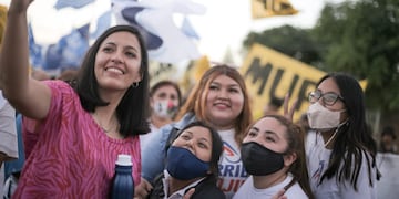 La diputada nacional del Frente de Todos por Jujuy Leila Chaher (izq.) resaltó que en el año 2014 el por entonces presidente Néstor Kirchner impulsó la primera moratoria jubilatoria.