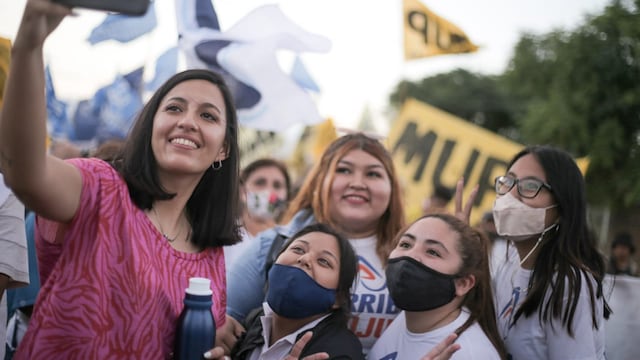 La diputada nacional del Frente de Todos por Jujuy Leila Chaher (izq.) resaltó que en el año 2014 el por entonces presidente Néstor Kirchner impulsó la primera moratoria jubilatoria.