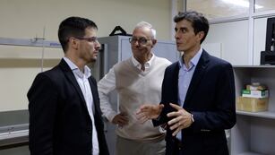 El intendente Leonardo Viotti en la inauguración del taller de 560 metros cuadrados y una celda robótica en el ITEC.