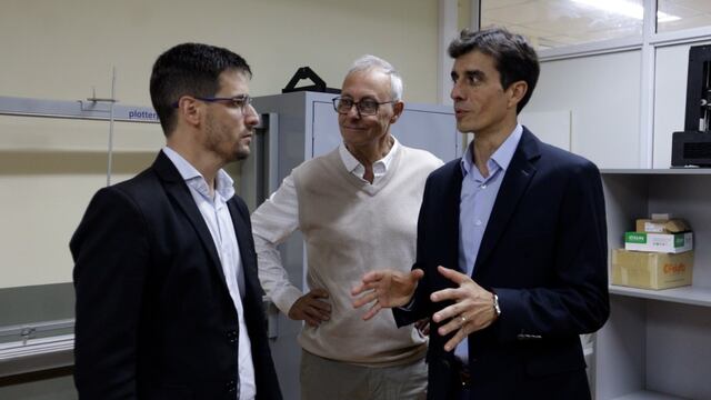 El intendente Leonardo Viotti en la inauguración del taller de 560 metros cuadrados y una celda robótica en el ITEC.