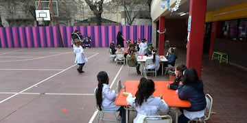 Presencialidad total: volvieron los chicos de toda la primaria a las escuelas de Mendoza. (Foto: Orlando Pelichotti)