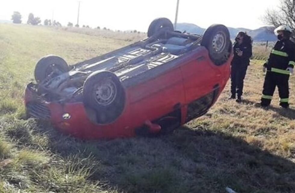 Sierra de la Ventana: vuelco en el cruce del acceso