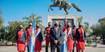 En el acto 9 de julio, el gobernador Omar Perotti anunció que las mujeres también estarán integrando los"Dragones de la Independencia", la guardia de honor de los mandatarios santafesinos