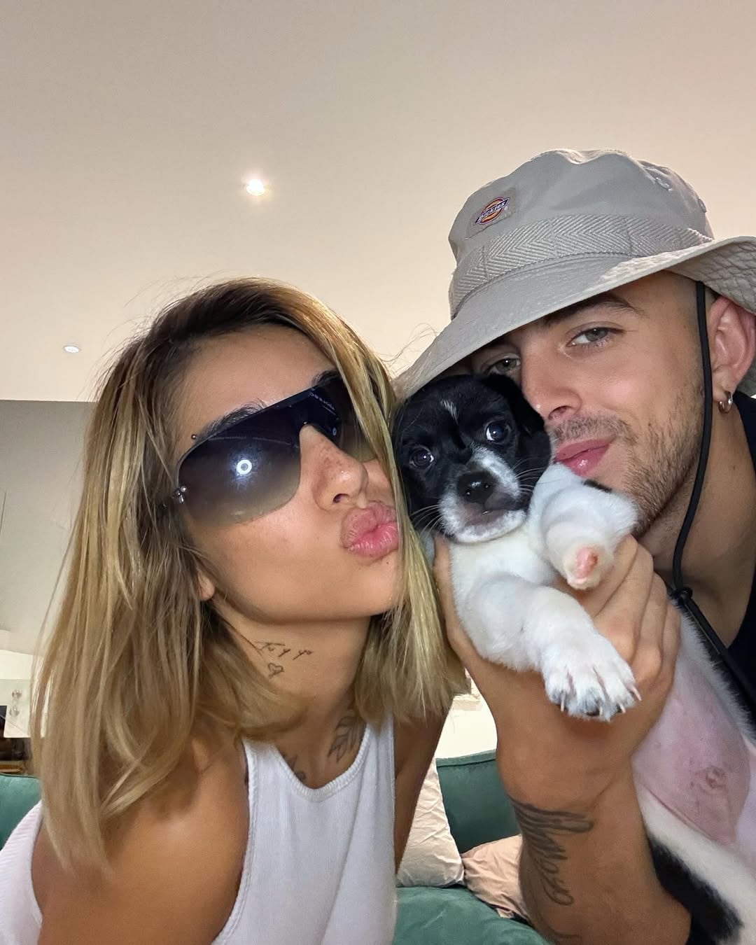 María y J Rei se mostraron felices por el nuevo integrante de la familia.