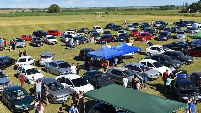 5to encuentro multimarcas de autos en Aldea Brasilera.