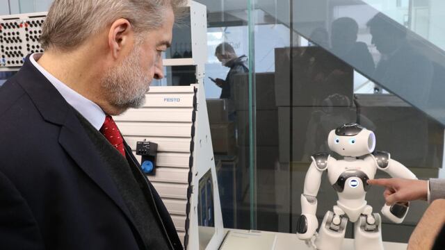 Roberto Mirabella en la Universidad Nacional de Rafaela.