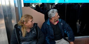 Quienes se jubilaron con 30 años de aportes o más, y cobran la mínima ($50.124), pasarían a quedar por debajo de los $50.801 (82% del SMVM), y se deberá corregir esa diferencia. Foto: Orlando Pelichotti