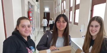 Entregaron 296 netbooks a alumnos de 2° año de la EESO N° 428