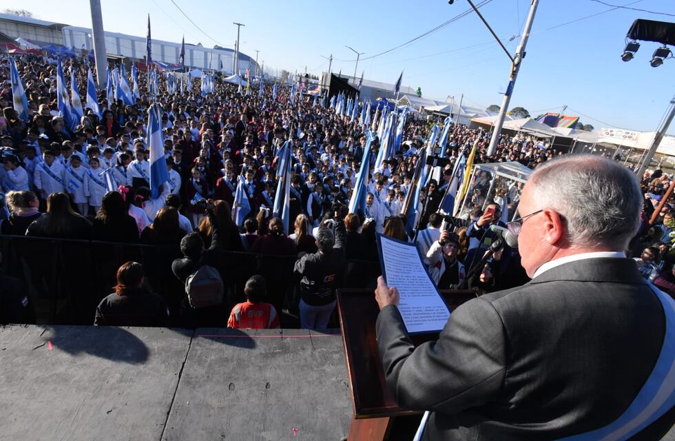 Emoción y patriotismo en Famaillá: Jaldo encabezó la promesa a la Bandera
