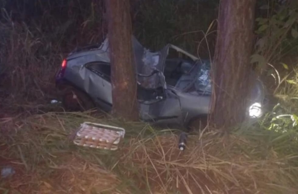 Continúa luchando por su vida el conductor del automóvil que chocó en Comandante Andresito