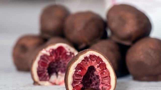 Receta fácil para hacer Franui en casa, las frambuesas bañadas en chocolate imperdibles.