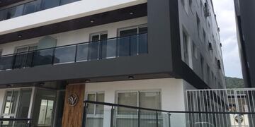 El edificio donde sucedió el hecho en Villa Carlos Paz. Emma se recupera milagrosamente.