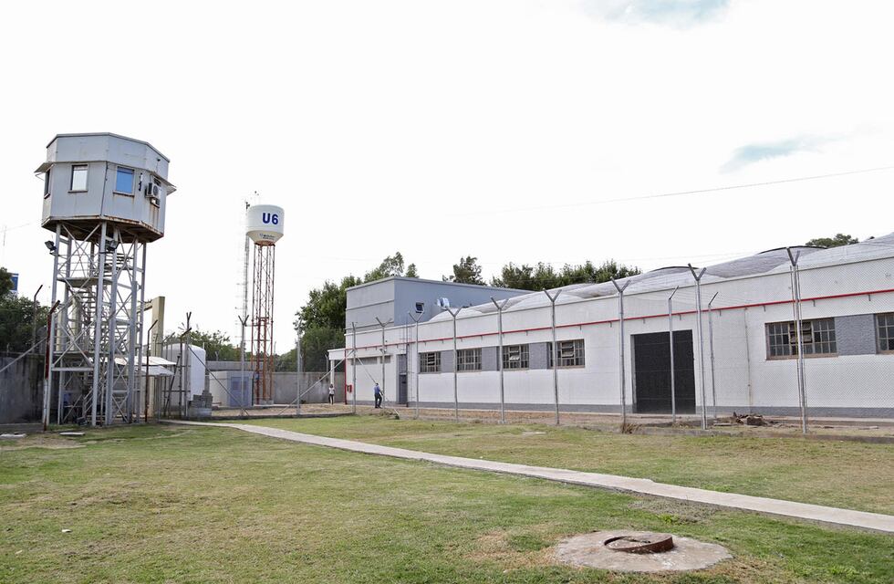 Dos presos saltaron el alambrado y se fugaron de la Unidad Nº 6 de Rosario