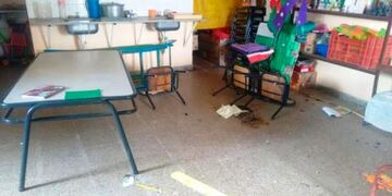 Los delincuentes provocaron destrozos y entre lo robado se llevaron todo el equipamiento del jardín. Foto Diario de San Rafael.