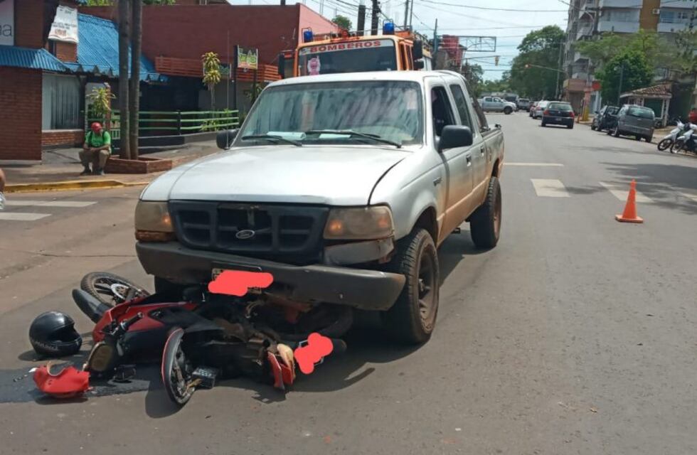 Accidente vial en Puerto Iguazú: dos mujeres lesionadas