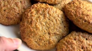 Cómo hacer galletitas de avena y limón sin azúcar.