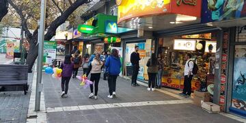 Una encuesta realizada por el IDC entre dueños y empleados de comercio del centro de Mendoza estableció que casi el 80% está a favor del horario corrido.