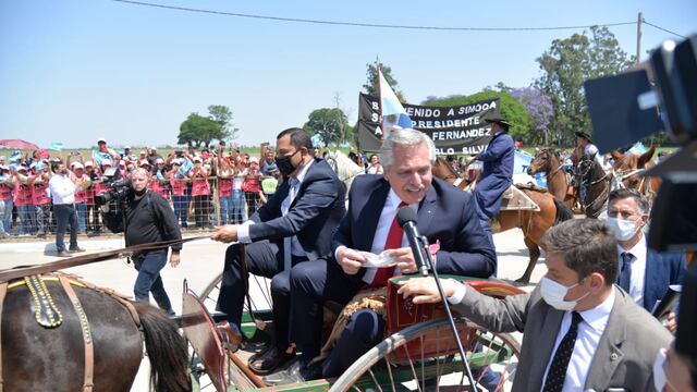 El presidente inauguró la Fábrica de Dulces Regionales de Simoca.