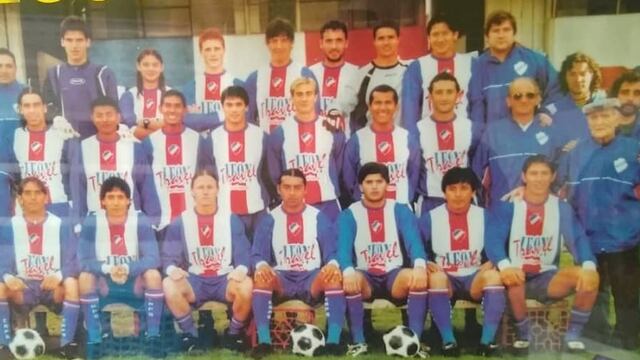 Plantel de Rosario Puerto Belgrano campeón 2001 de la Liga del Sur.