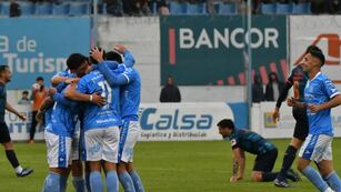 Estudiantes de Río Cuarto le ganó 1-0 a Guillermo Brown de Puerto Madryn por la Zona B de la Primera Nacional. (Tomás Fragueiro)