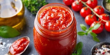 Cuál es el compuesto que sirve para disminuir la acidez de la salsa de tomate.