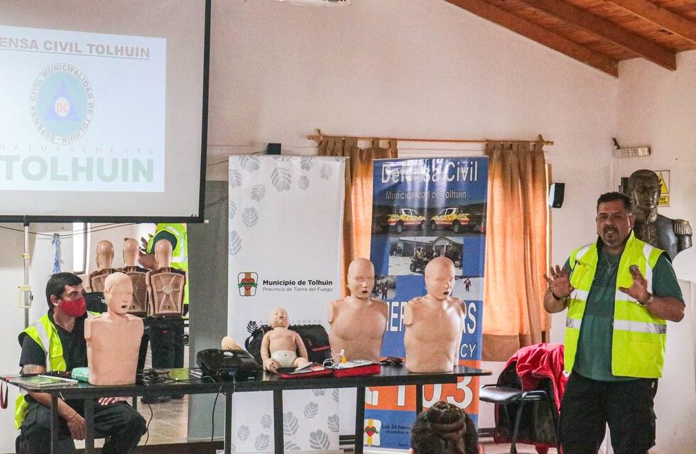 Capacitaciones en Primeros Auxilios y RCP para el personal de Tránsito y Seguridad Vial de Tolhuin