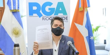 El Intendente Martín Perez firmó un convenio para la realización de obras que mejorarán la red cloacal del Casco Viejo de la ciudad.
