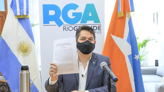 El Intendente Martín Perez firmó un convenio para la realización de obras que mejorarán la red cloacal del Casco Viejo de la ciudad.