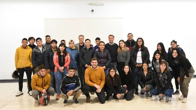 Más jóvenes siguen sumándose a nuevas fuentes laborales