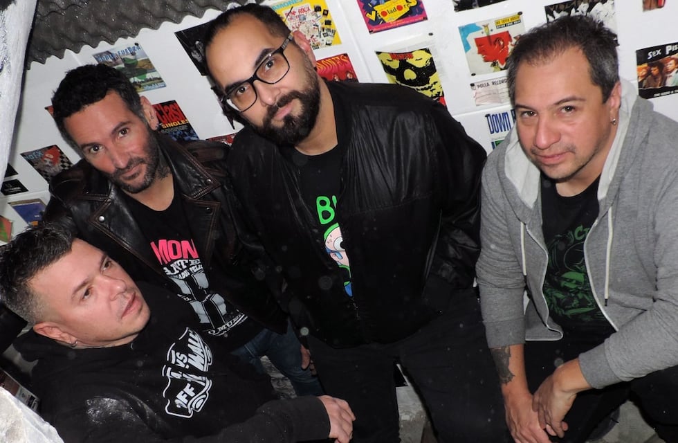 13 puñaladas presentó su primer single del año