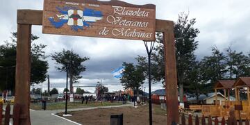 La Plazoleta se ubica entre las calles Rafaela Ishton y Te-Al, en el centro de la ciudad.