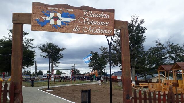 La Plazoleta se ubica entre las calles Rafaela Ishton y Te-Al, en el centro de la ciudad.