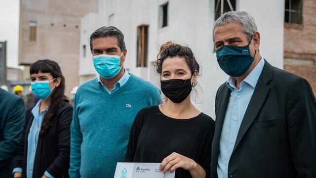 Chaco: durante visita de Ferraresi, Capitanich entregó 100 viviendas